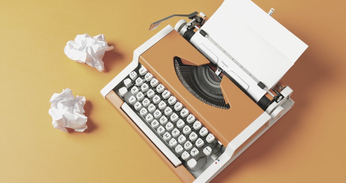 WebsiteInhalte_Aufmacherbild_Orange 20s Typewriter with blank Page_von horstgerlach von Getty Images