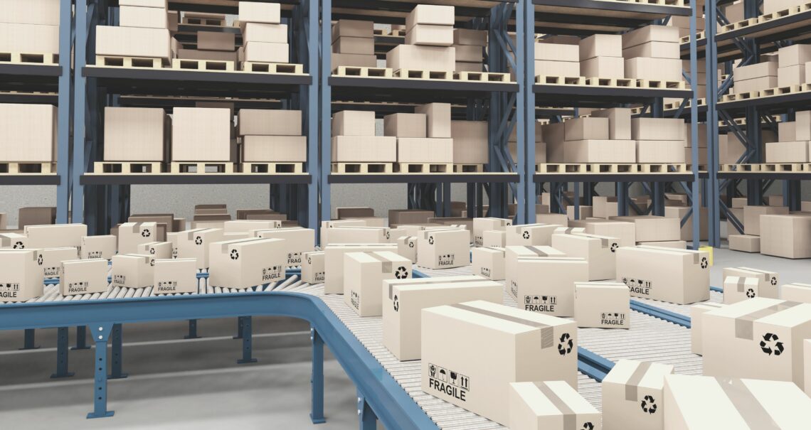 Fullfillment im Onlineshop_Bild_Conveyor with Boxes von Tiero